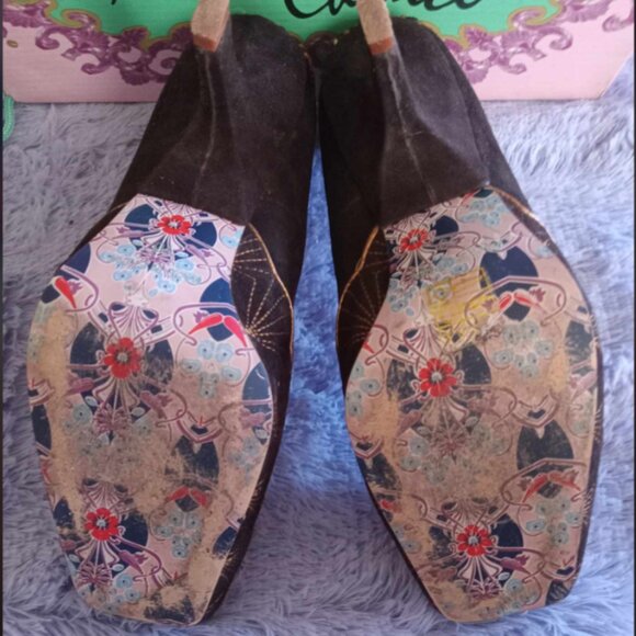 Irregular Choice Brown Suede with Gold Piping Heels size 10 M with original box - Picture 4 of 6